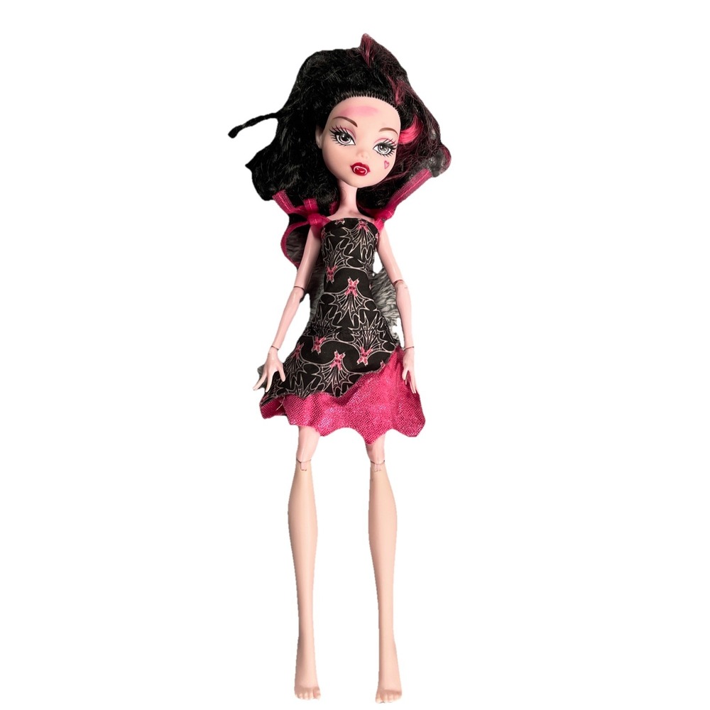 Monster High 2008 Draculaura Frights Camera Action Doll  Vintage Toy Clothes